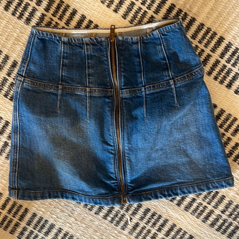 Alice and Olivia Paxton high rise blue denim zipper skirt in blue SIZE 24